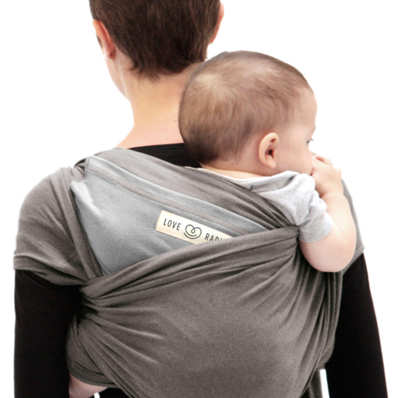Tragetuch Love Radius grau mit Baby in Rückentrage-Position, Rückansicht