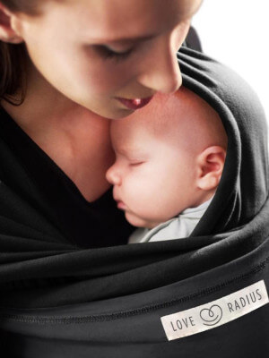 Niedoskonałe - Wrap JPMBB Original - CZARNY, Antracyt Matka noszą noworodka w czarnej chuście Love Radius L'Originale, intymny kontakt skóra-do-skóry