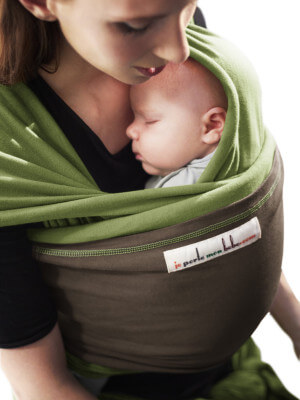De Original - PISTACHE, Bruin - Oude Liefdes Je Porte Mon Bébé Moeder draagt haar baby in de Love Radius L'Originale draagdoek pistache bruin