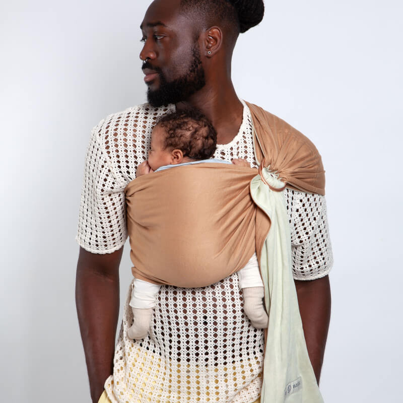 Apa Love Radius sling-et viselő apa, fordítható cappuccino-pistache színekben