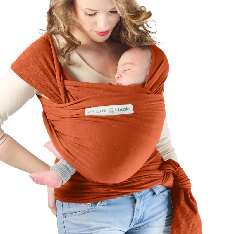 Love Radius bärsjal BASIC fawn, mamma som bär insvept nyfödd, frontvy