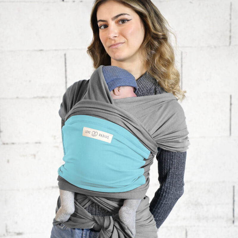 Love Radius L'Originale PETIT sál világosszürke türkizmintás babával viselt