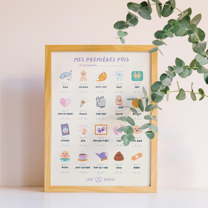 Affiche Love Radius Mes Premières Fois encadrée bois, entourée de feuillage eucalyptus