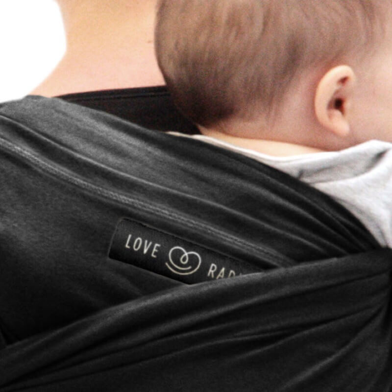 Love Radius Szal L'Originale JPMBB czarny, noszenie dziecka na plecach, widok z boku
