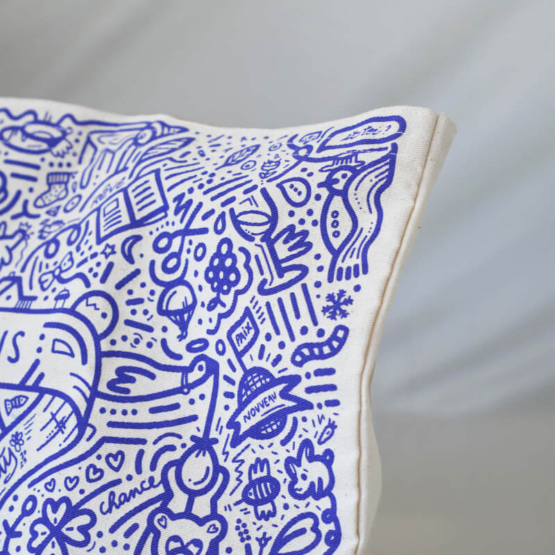 Sac Cabas Love Radius x HortyFleur, detail van het grafische blauw-wit motief