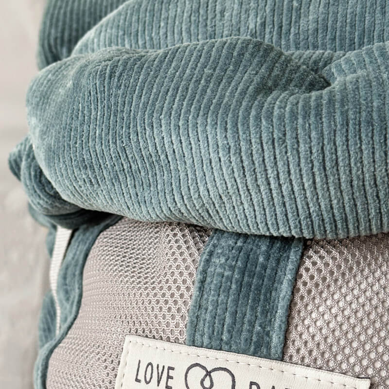 Love Radius PhysioCarrier 2 Velvet Blue bordásmintás és hálós textúra részlet, nagyított nézet