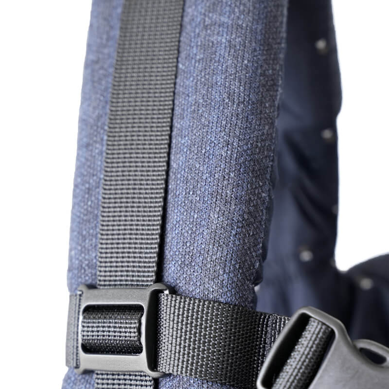 Porte-bébé HoodieCarrier 2 Boyfriend Love Radius, vue détail sangle et boucles d'ajustement